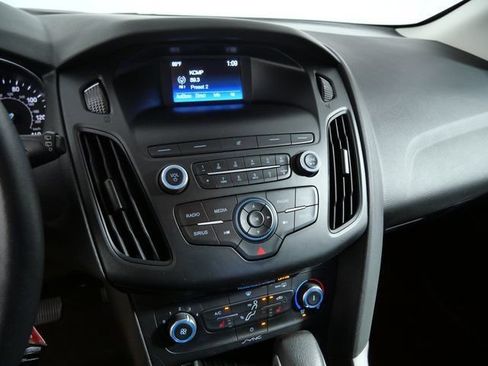 Certified 2018 Ford Focus SE w/ Cold Weather Package FWD image 17