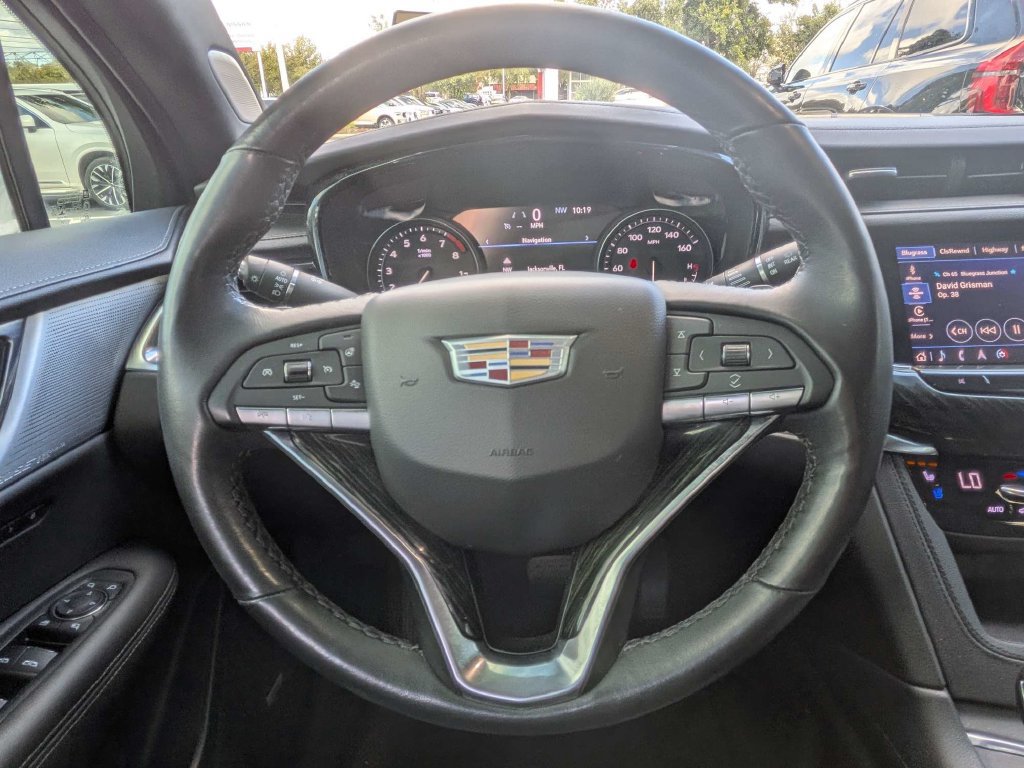 Used 2022 Cadillac XT6 Premium Luxury w/ Technology Package FWD image 22