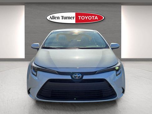 Used 2023 Toyota Corolla LE image 4