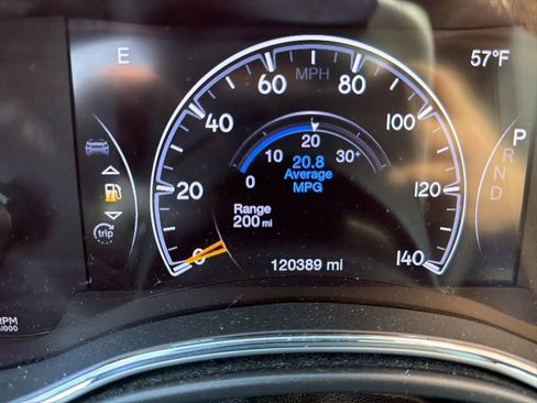 Used 2018 Jeep Grand Cherokee Laredo image 12