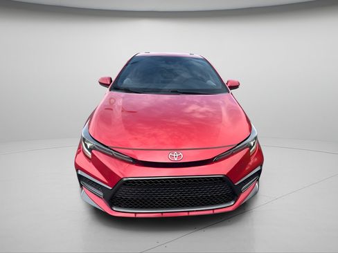 Used 2020 Toyota Corolla SE w/ SE Premium Package FWD image 2