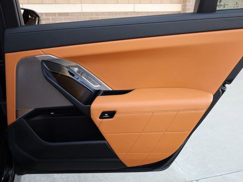 Used 2023 BMW 740i w/ Parking Assistance Package image 22