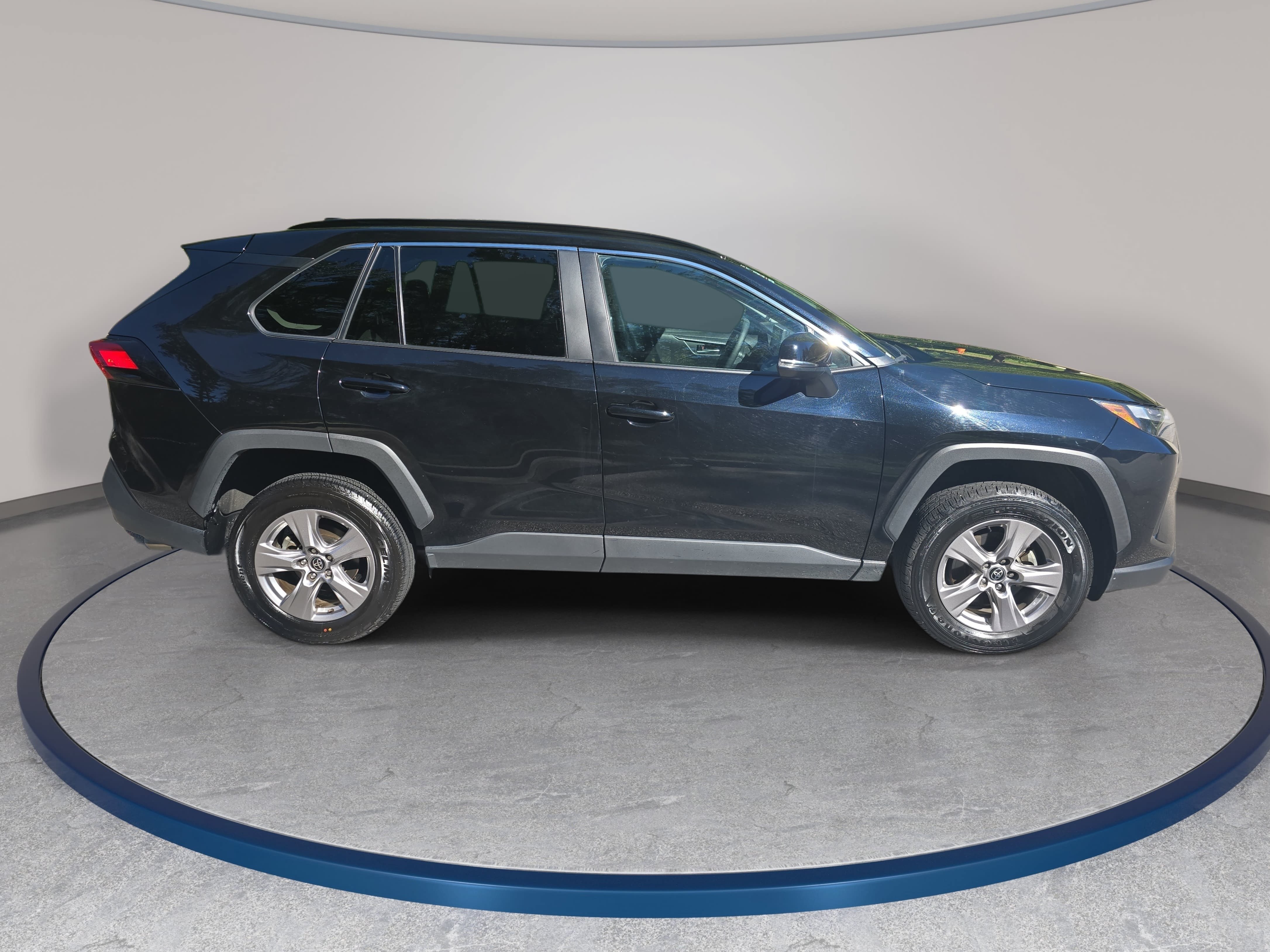 Used 2025 Toyota RAV4 XLE FWD image 4