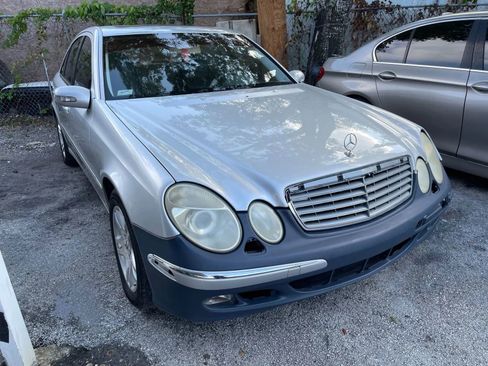 Used 2005 Mercedes-Benz E 320 Sedan image 2