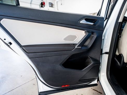 Used 2020 Volkswagen Tiguan SE w/ Panoramic Sunroof Package image 50