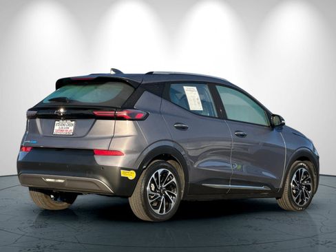 Used 2022 Chevrolet Bolt EUV Premier w/ Sun & Sound Package image 4