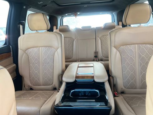 Used 2022 Jeep Grand Wagoneer Series III AWD/4WD image 28