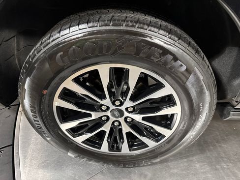 Used 2025 Ford Expedition Platinum AWD/4WD image 13