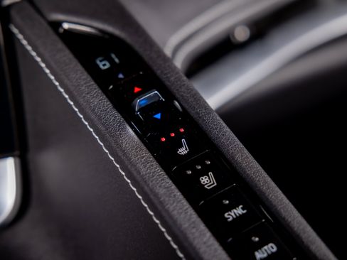 Used 2023 Chevrolet Corvette Stingray Preferred Conv w/ Z51 Performance Package RWD image 17