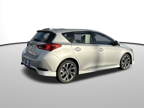 Used 2017 Toyota Corolla iM image 6