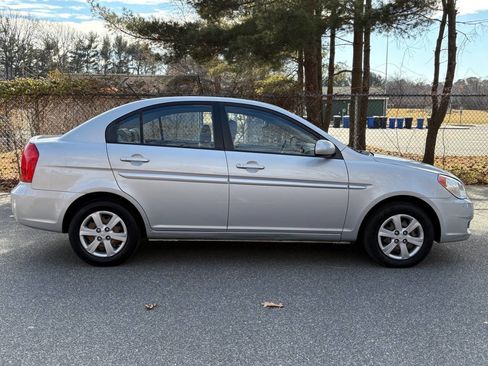 Used 2010 Hyundai Accent GLS image 4