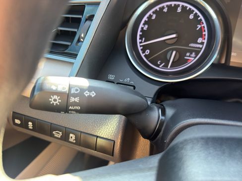 Used 2020 Toyota Camry LE image 27