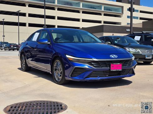 Used 2024 Hyundai Elantra SEL FWD image 3