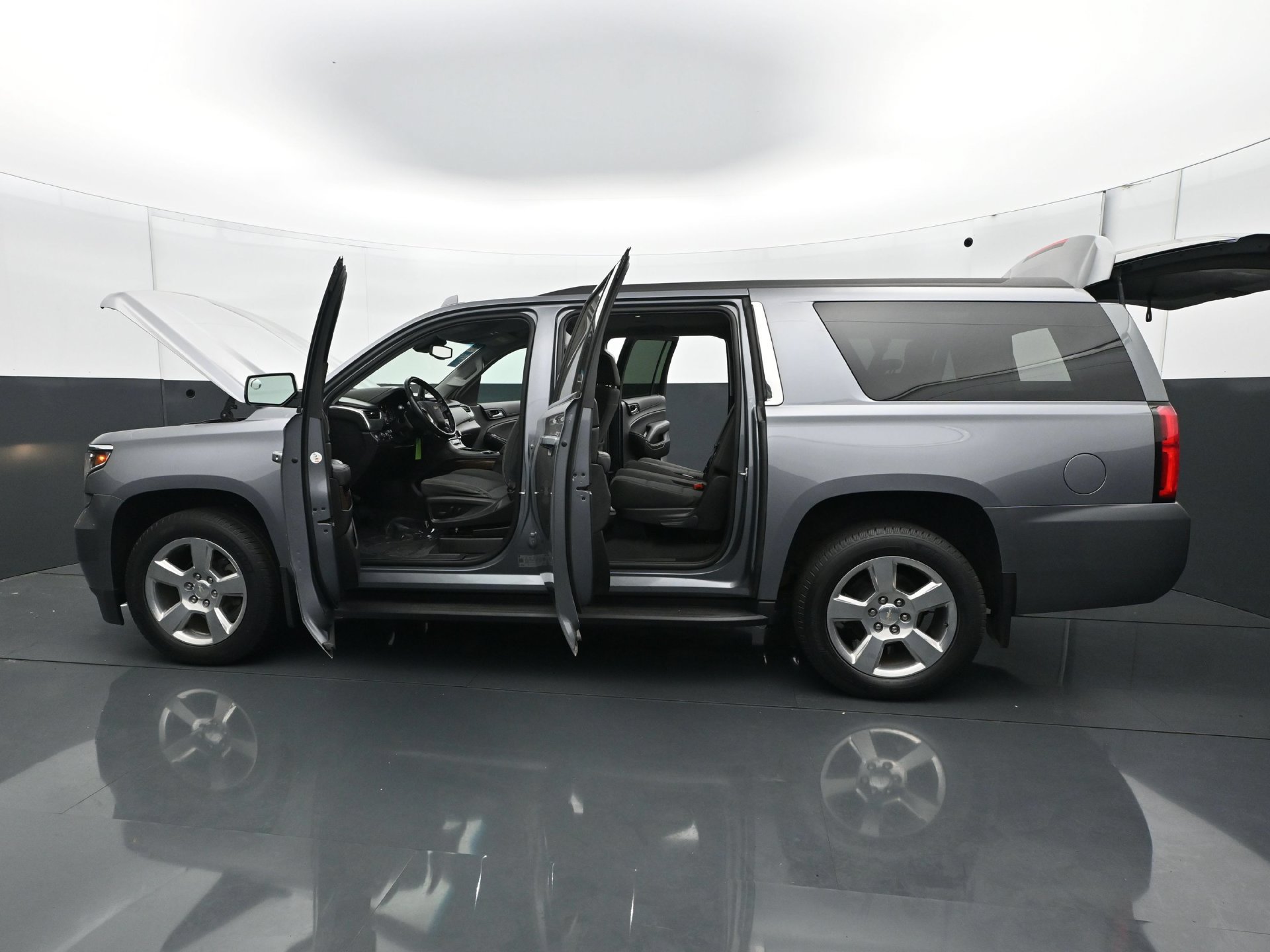 Used 2019 Chevrolet Suburban LS w/ Max Trailering Package AWD/4WD image 33