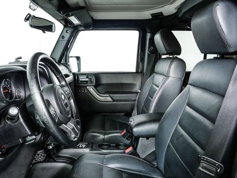 Used 2012 Jeep Wrangler Unlimited Sport image 7