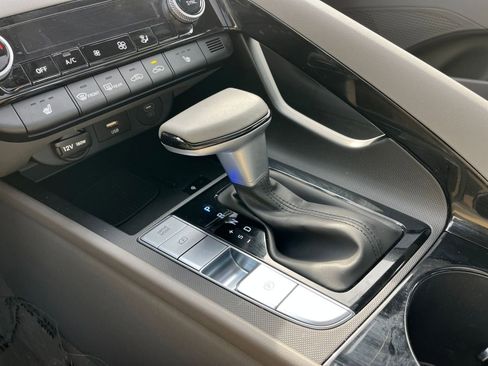 Used 2025 Hyundai Elantra SEL FWD image 42