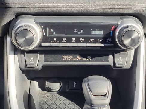 Used 2020 Toyota RAV4 LE image 18