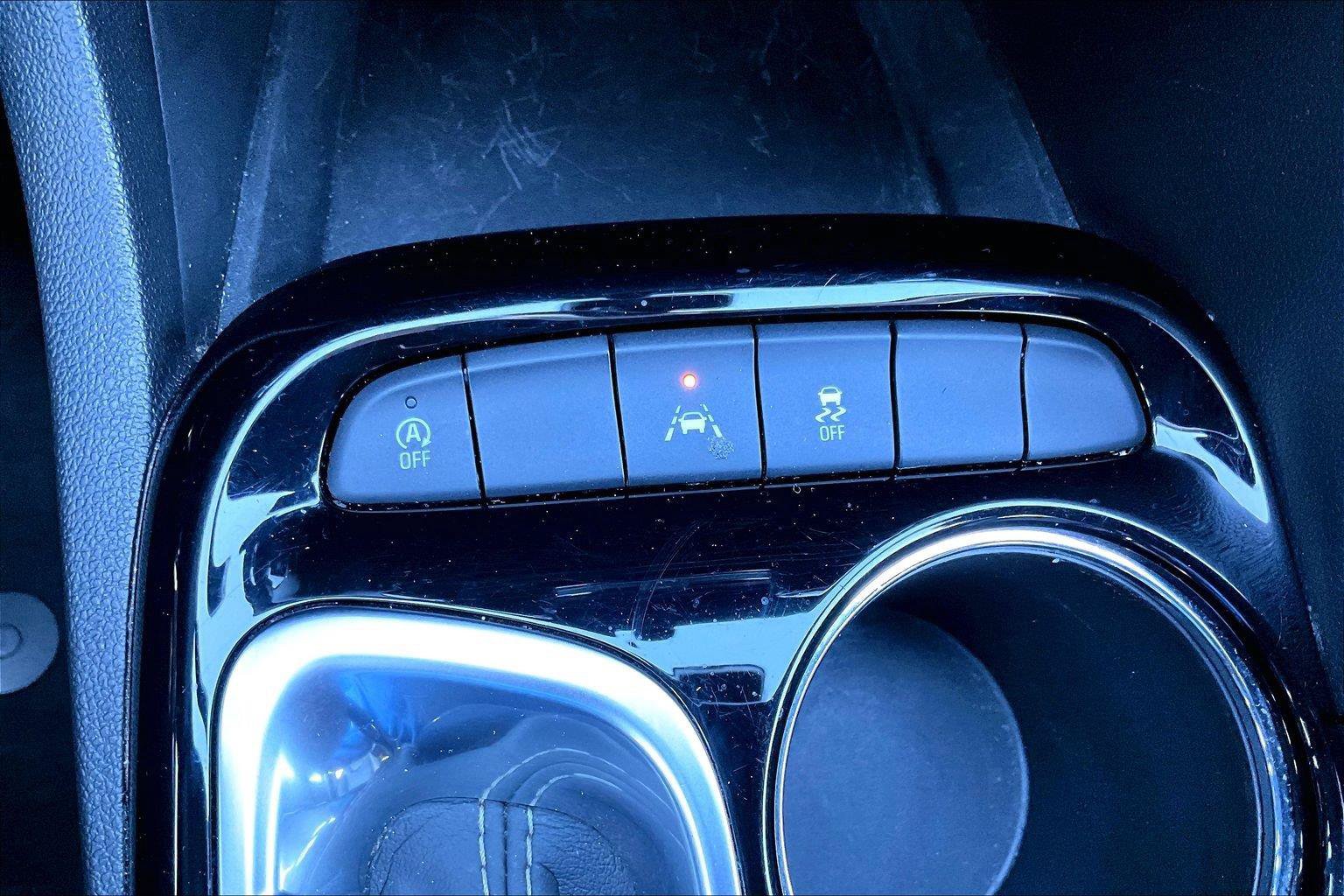 Used 2020 Buick Encore GX Essence FWD image 34