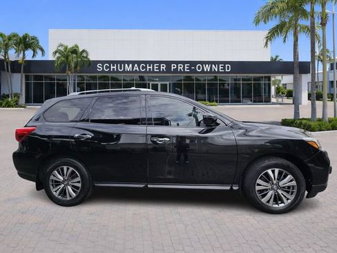 Used 2020 Nissan Pathfinder S image 8