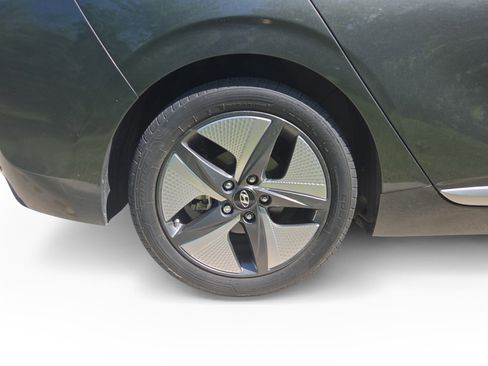 Certified 2022 Hyundai Ioniq SEL FWD image 17