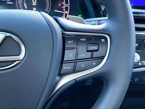 Used 2025 Lexus ES 300h w/ Premium Package FWD image 23