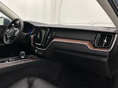 Used 2023 Volvo XC60 B5 Plus image 14