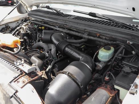 Used 2001 Ford F550 2WD Regular Cab Super Duty image 12