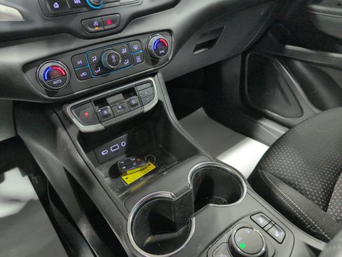 Used 2024 GMC Terrain SLE w/ Driver Convenience Package image 17