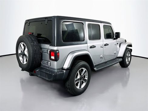 Used 2019 Jeep Wrangler Unlimited Sahara image 7