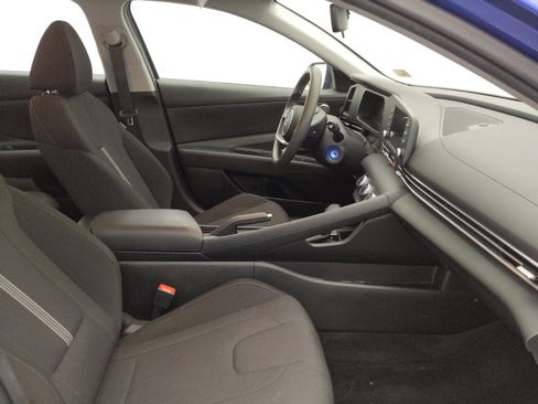 Used 2025 Hyundai Elantra SE FWD image 21