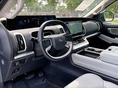 Certified 2025 Ford Expedition Platinum AWD/4WD image 13