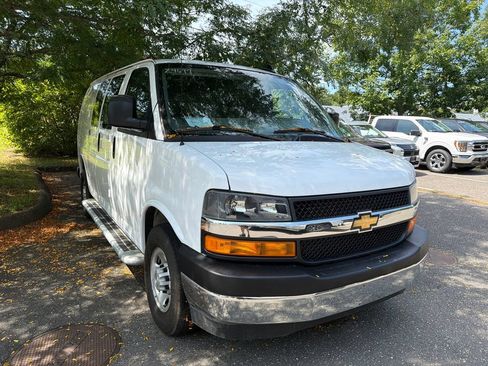Used 2024 Chevrolet Express 2500 w/ Driver Convenience Package RWD image 4