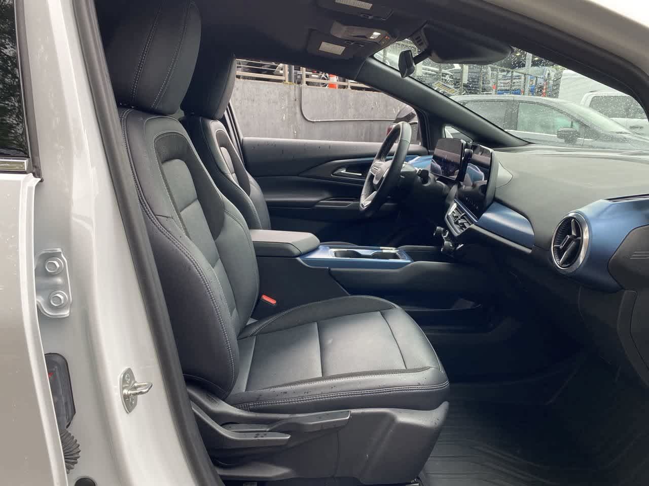 Used 2024 Chevrolet Equinox EV LT AWD/4WD image 18