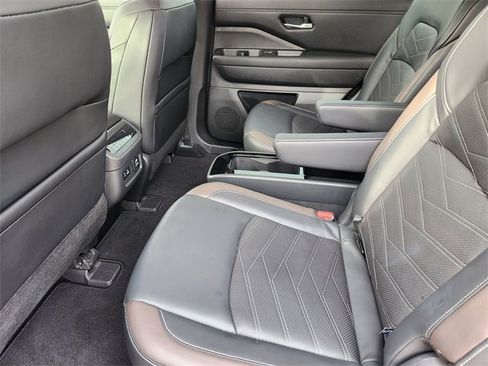 Used 2024 Nissan Pathfinder Platinum image 30
