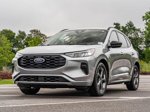 Used 2023 Ford Escape ST-Line w/ Tech Pack #1 FWD image 3