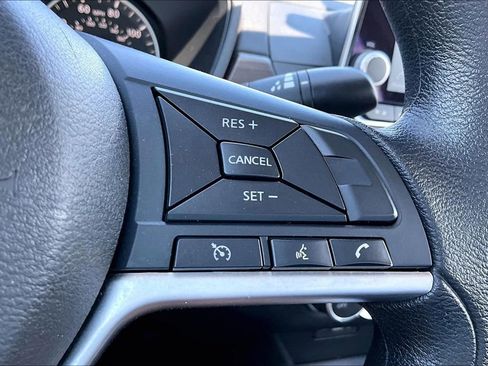 Used 2025 Nissan Altima 2.5 SV image 17