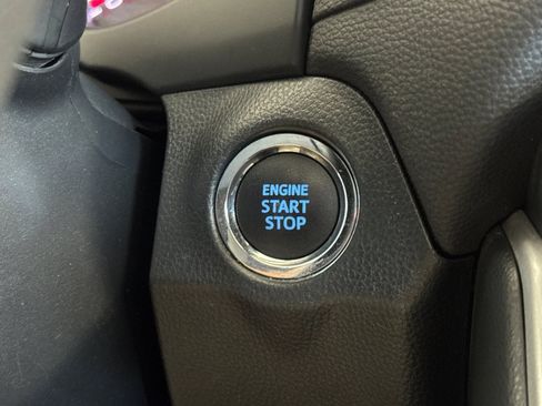 Used 2021 Toyota RAV4 XLE w/ Convenience Package FWD image 17