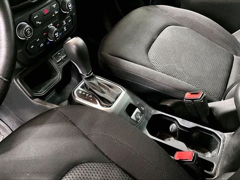 Used 2018 Jeep Renegade Altitude w/ Advanced Technology Group image 17