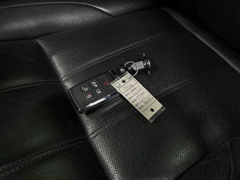 Used 2020 Land Rover Range Rover Evoque SE image 38