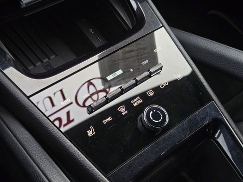 Used 2024 Porsche Cayenne image 20