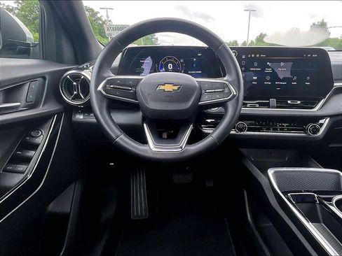 Used 2025 Chevrolet Equinox LT AWD/4WD image 17