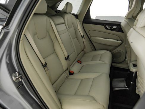 Used 2021 Volvo XC60 T8 Inscription Expression w/ Advanced Package image 32