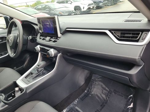 Used 2025 Toyota RAV4 XLE FWD image 30