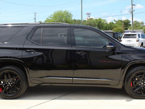 Used 2021 Chevrolet Traverse Premier w/ Redline Edition FWD image 6