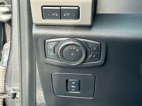 Used 2016 Ford F150 Lariat w/ Equipment Group 502A Luxury image 10