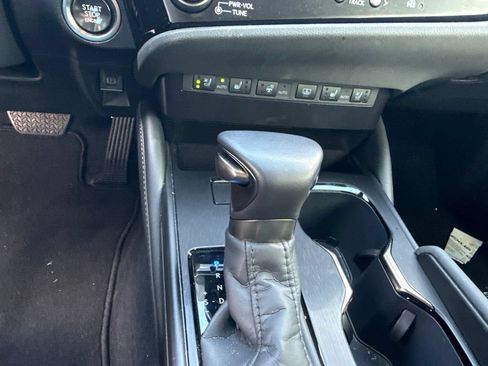 Used 2025 Lexus ES 350 w/ Premium Package FWD image 16