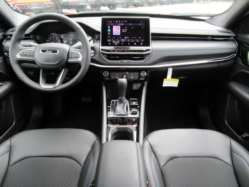 New 2026 Jeep Compass Latitude image 11