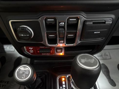 Used 2023 Jeep Wrangler Unlimited Rubicon 4xe w/ Steel Bumper Group image 32