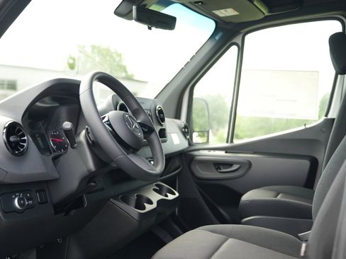 New 2025 Mercedes-Benz Sprinter 2500 image 27
