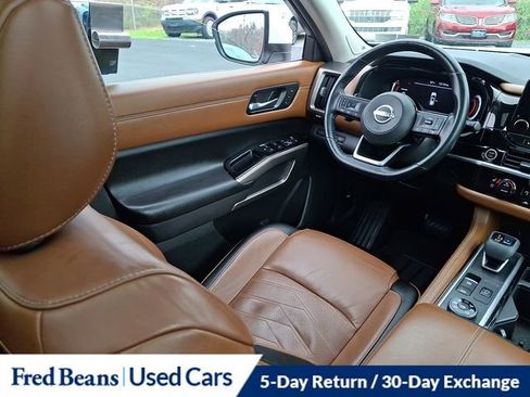 Used 2022 Nissan Pathfinder Platinum w/ Cargo Package image 14